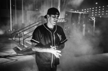 illenium-says-he’ll-replace-ai-poster-art-after-image-is-roasted-online