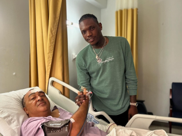 valiant-visits-minister-of-health-dr.-chris-tufton-in-hospital-after-bicycle-accident