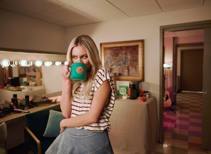 kelsea-ballerini-debuts-‘ballerini-blend’-k-cup-coffee-&-celebrates-a-decade-in-music:-‘i’m-in-the-puberty-stage-of-my-career’