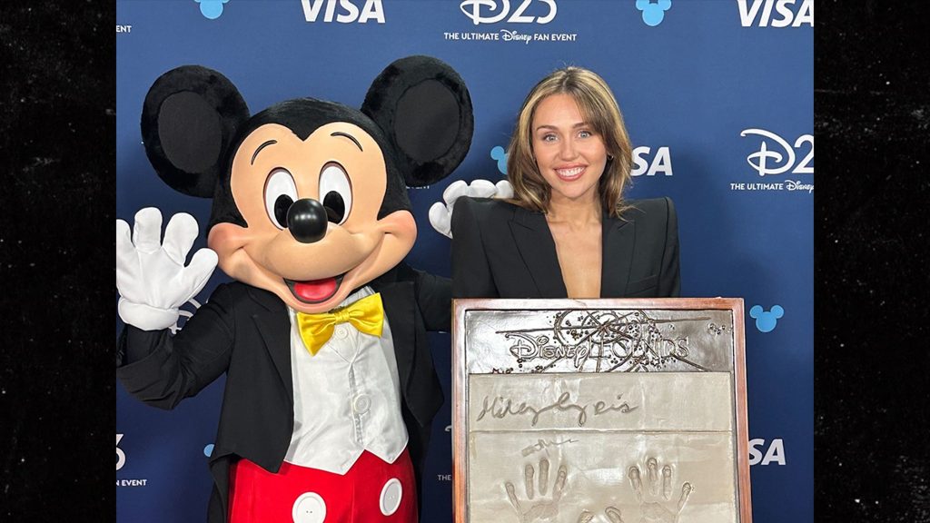 miley-cyrus-gets-teary-eyed-as-she’s-honored-as-disney’s-youngest-legend