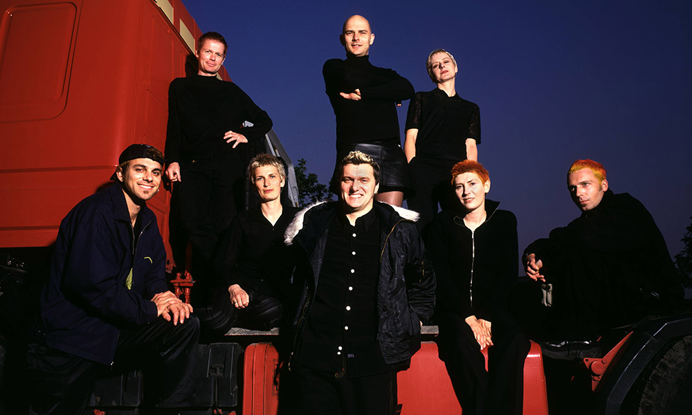 ‘tubthumping’:-the-story-behind-chumbawamba’s-massive-hit