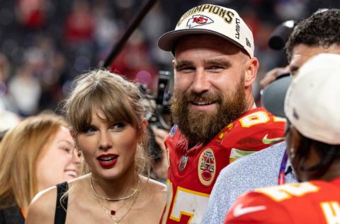 patrick-mahomes-says-travis-kelce-finally-grew-his-hair-out-thanks-to-taylor-swift’s influence