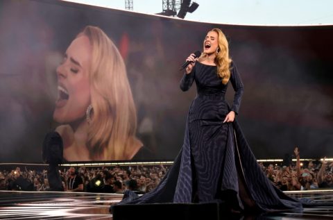 watch-adele-perform-in-the-pouring-rain-in munich