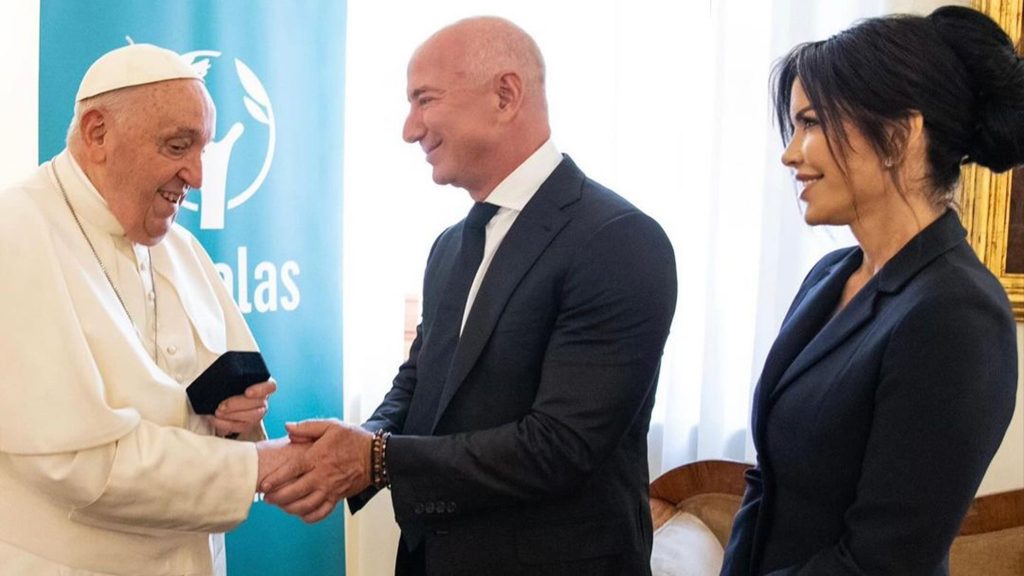 jeff-bezos-and-lauren-sanchez-meet-pope-francis