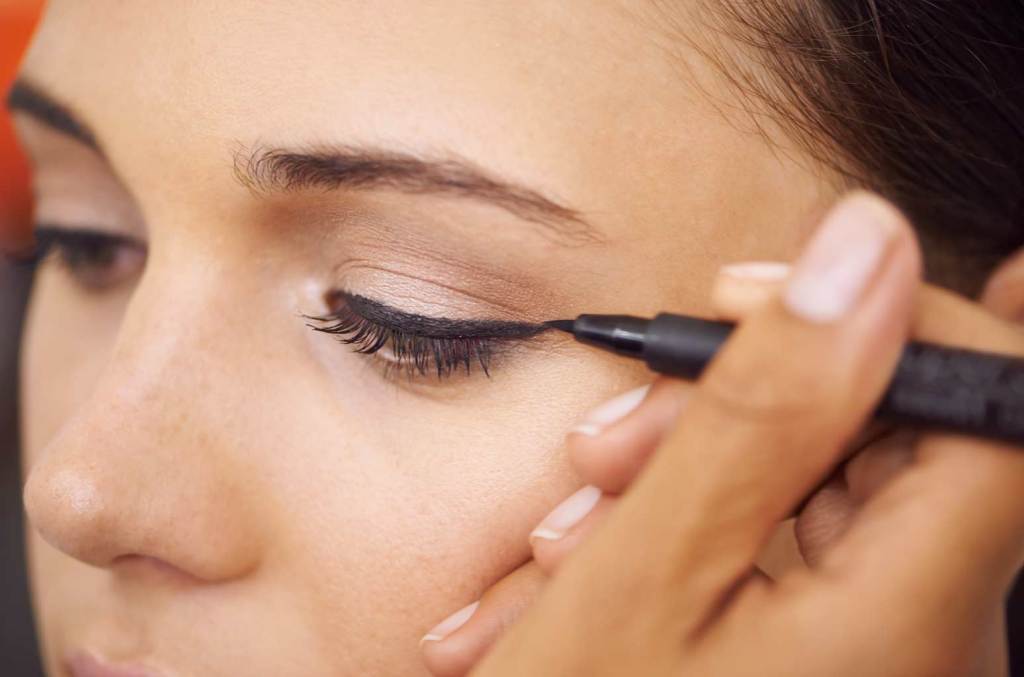 5-liquid-eyeliners-that’ll-quickly-complete-‘clean-girl’-makeup looks