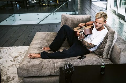 avicii’s-clothing,-instruments-&-other-personal-items-to-be-auctioned-for charity