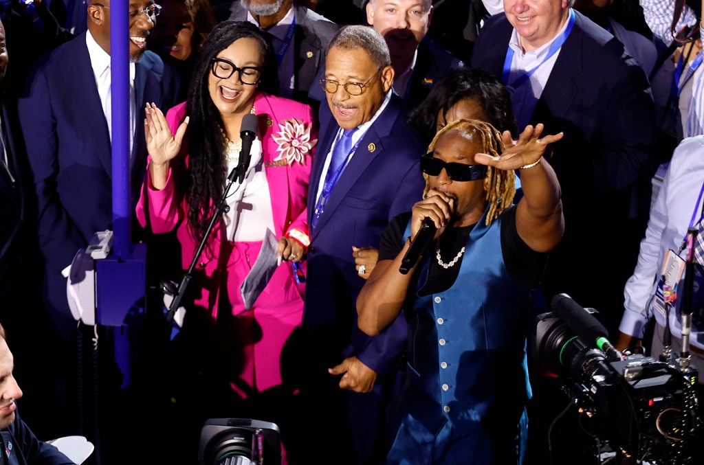 lil-jon-makes-surprise-appearance-to-help-georgia-dems-nominate-kamala-harris-for-president:-‘dnc,-turn-down-for what!’