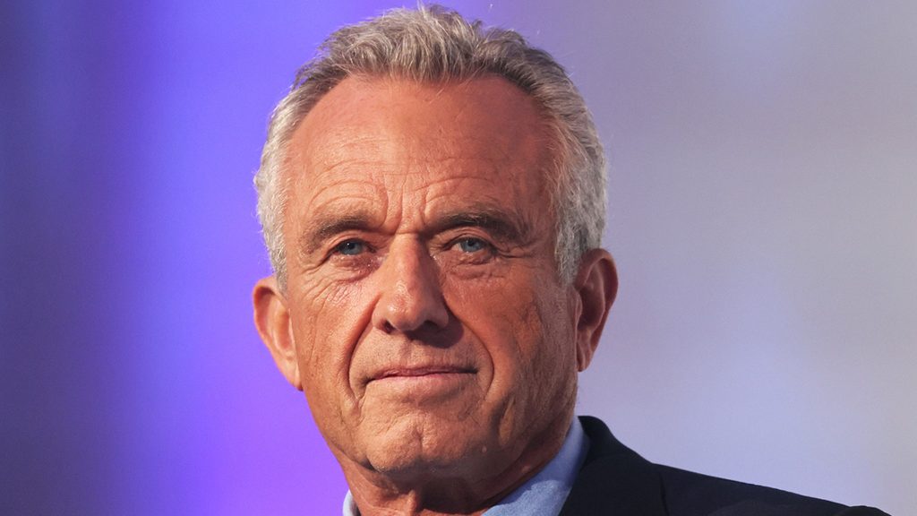 robert-f-kennedy-jr.-delivers-speech-in-phoenix,-expected-to-end-campaign,-endorse-trump