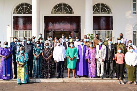 president-museveni-meets-families-of-late-charles-okello-engola-and-zebra-ssenyange