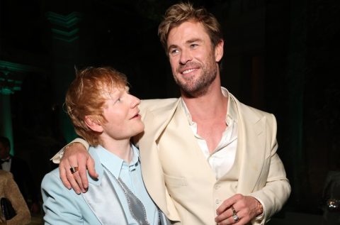 ed-sheeran-and-chris-hemsworth-play-‘thinking-out-loud’-together-in bucharest