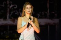 reading-&-leeds-festival-apologizes-for-cutting-lana-del-rey’s-performance short