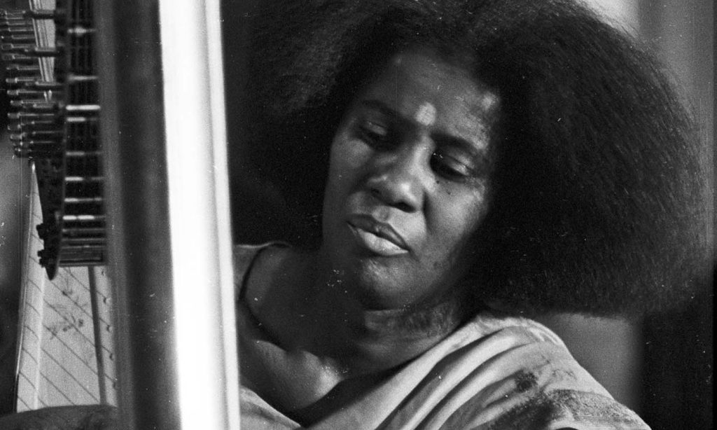 alice-coltrane:-the-legacy-of-a-pioneering-female-jazz-musician