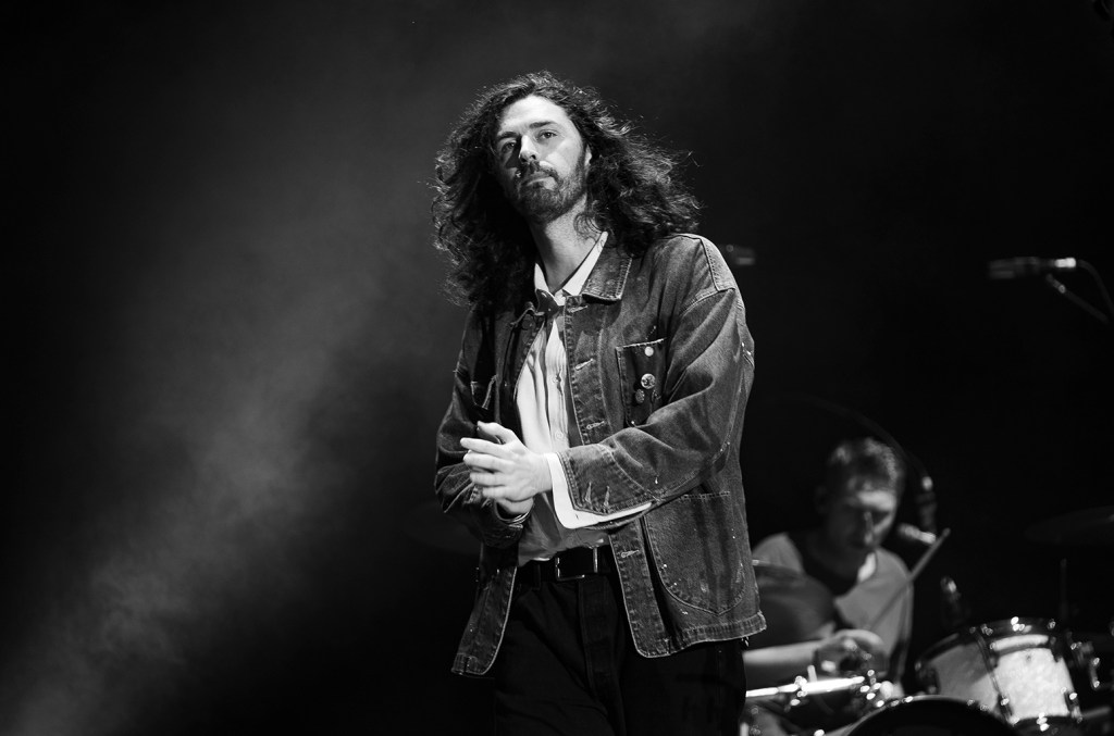 hozier-postpones-two-shows-due-to-vocal-issues:-‘it-breaks-my-heart-to-do this’