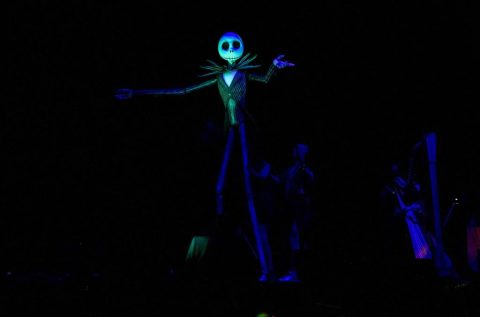 reviewers-say-this-13-foot-led-jack-skellington-is-‘easy-to-assemble’:-get-it-before-it’s gone