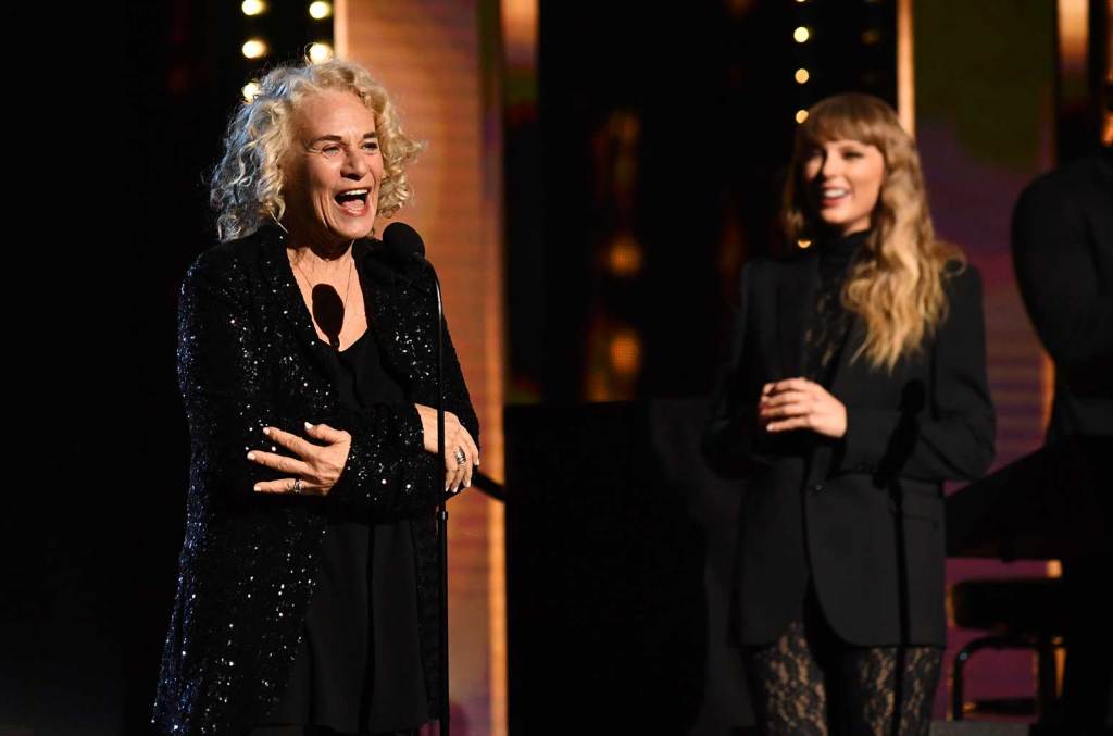 carole-king-to-speak-at-‘swifties-for-kamala’-kickoff event