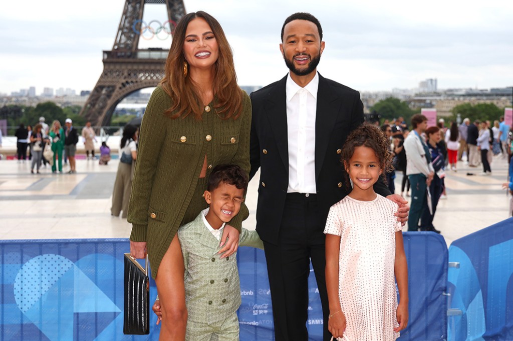 chrissy-teigen-is-‘still-glowing’-over-her-daughter-luna-meeting-kamala harris