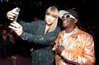 flavor-flav-is-loving-his-taylor-swift-themed-nickname:-‘king swiftie’