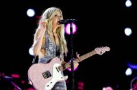 kelsea-ballerini-reveals-her-dog-has-heart cancer