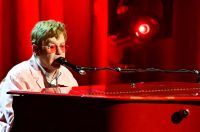 elton-john-reveals-a-‘severe-eye-infection’-has-caused-‘limited-vision-in-one eye’