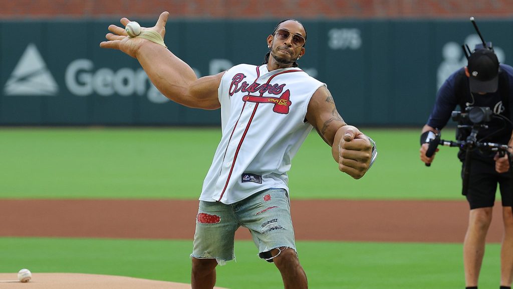 ludacris-rocks-big-arms-for-first-pitch-at-braves-game