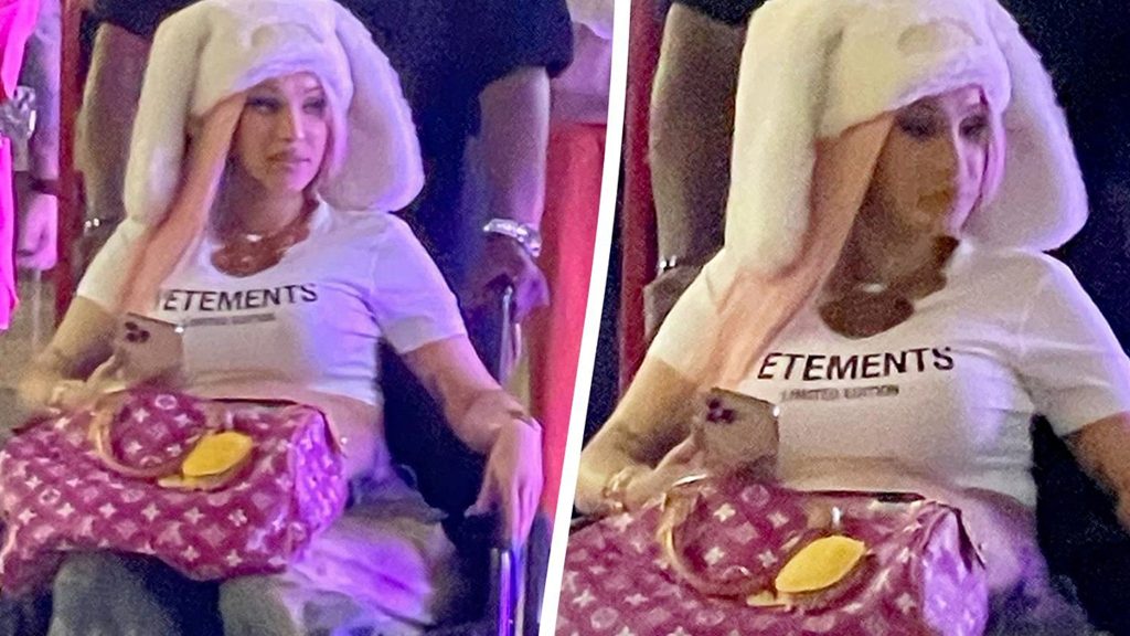 cardi-b-pushed-around-in-wheelchair-at-amusement-park