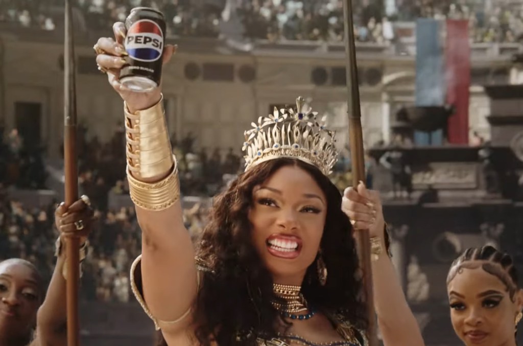 megan-thee-stallion-reimagines-queen’s-‘we-will-rock-you’-for-‘gladiator’-themed-ad-with-travis kelce