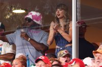 taylor-swift-is-‘feeling-fantastic’-after-chiefs-win,-leaves-game-holding-hands-with-travis kelce