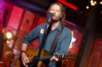 5-best-moments-from-dierks-bentley’s-nashville-concert:-‘the-biggest-honky-tonk-on-lower broadway’