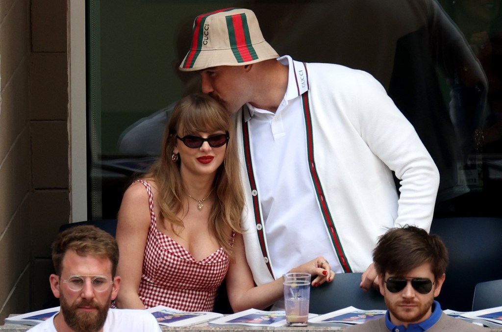 taylor-swift,-travis-kelce-attend-us.-open-—-22-years-after-13-year-old-swift-sang-‘america-the-beautiful’-there