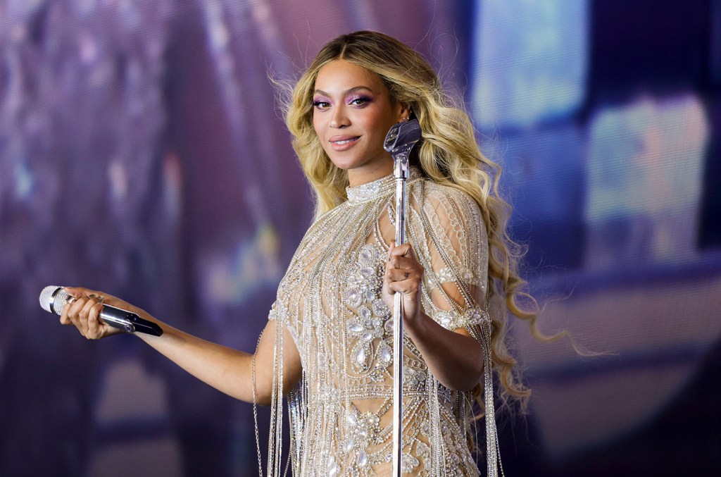 beyonce’s-outfit-for-a-friend’s-wedding-is-50%-off-&-almost-sold-out:-shop-her-style now