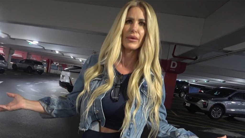 kim-zolciak-claims-kroy-biermann-doesn’t-pay-for-anything,-and-wants-her-back