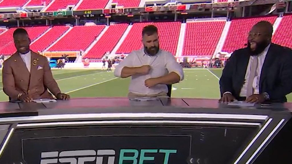 jason-kelce-suffers-wardrobe-issue-during-‘mnf’-debut,-‘my-t**s-are-struggling’