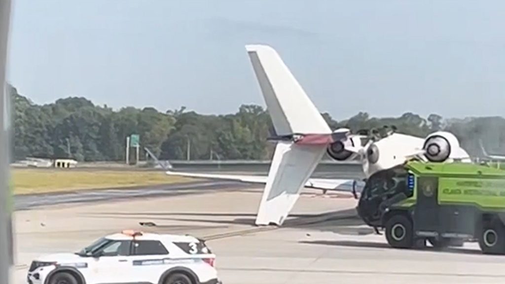 two-delta-air-lines-planes-collide-on-runway-in-atlanta,-georgia