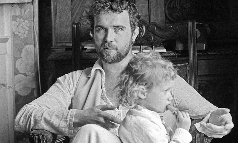 best-john-martyn-songs:-20-raw-folk-rock-tracks