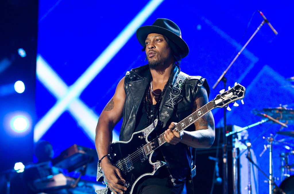 d’angelo-is-working-on-new-music,-raphael-saadiq-says:-‘d’s-in-a-good space’