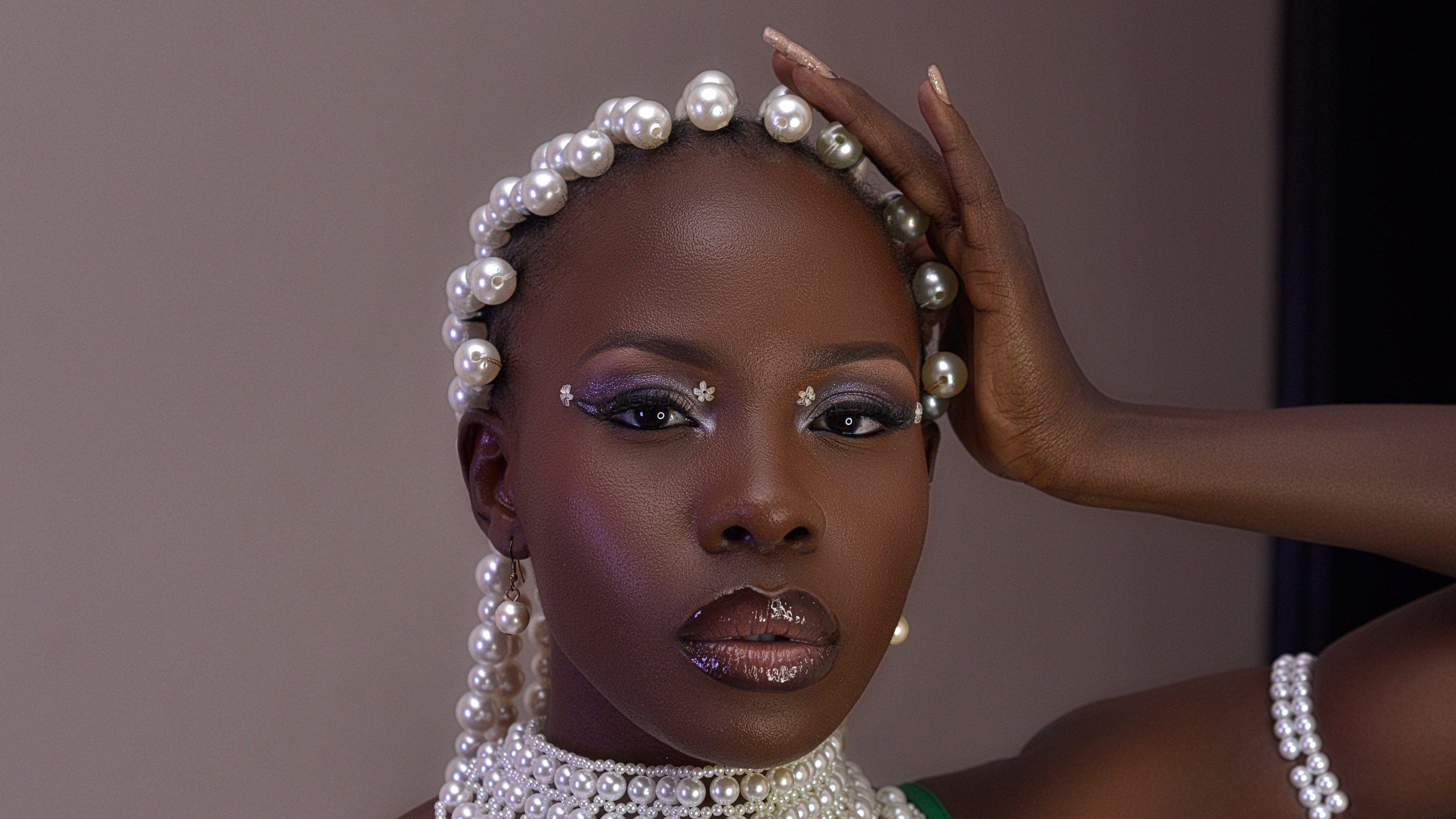 atyang-laura’s-new-track-‘bikole’-showcases-her-unique-afro-soul-sound-and-linguistic-talent-(audio)